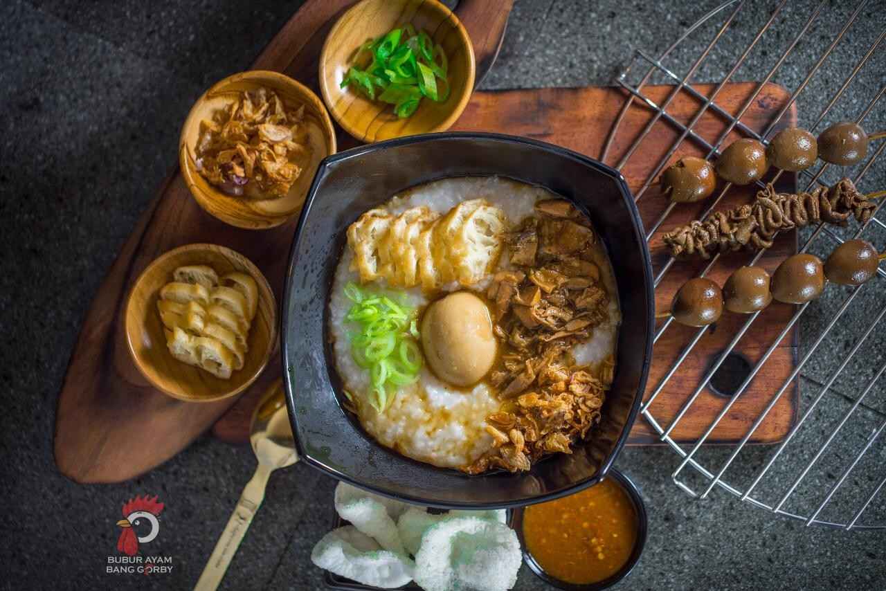 Porsi Hangat Bubur Ayam Telur Pindang Lezat
